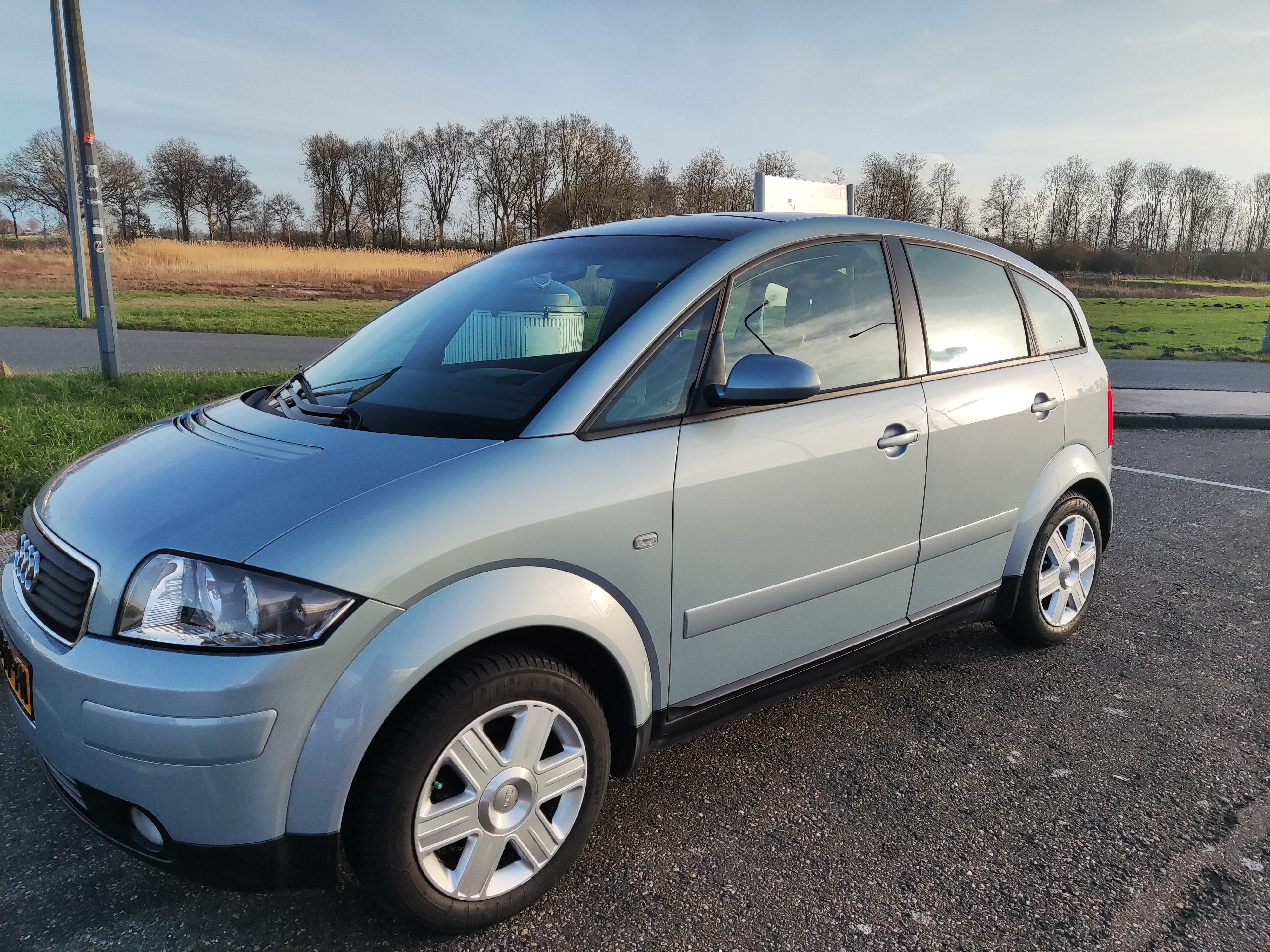 Audi A2 Kristallblau.jpg