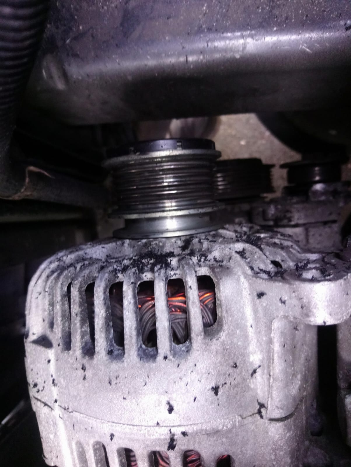 Audi A2 1.6 mist poly v-riem.jpeg
