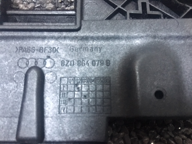 8Z0 864 079 B (2).jpg
