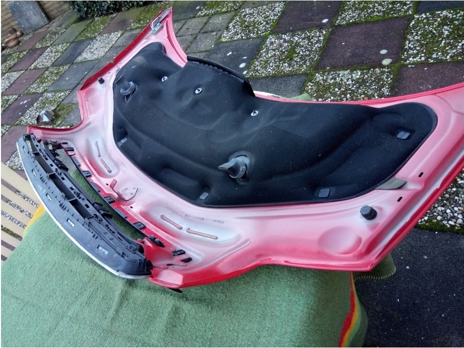 Onderkant_motorkap.jpg